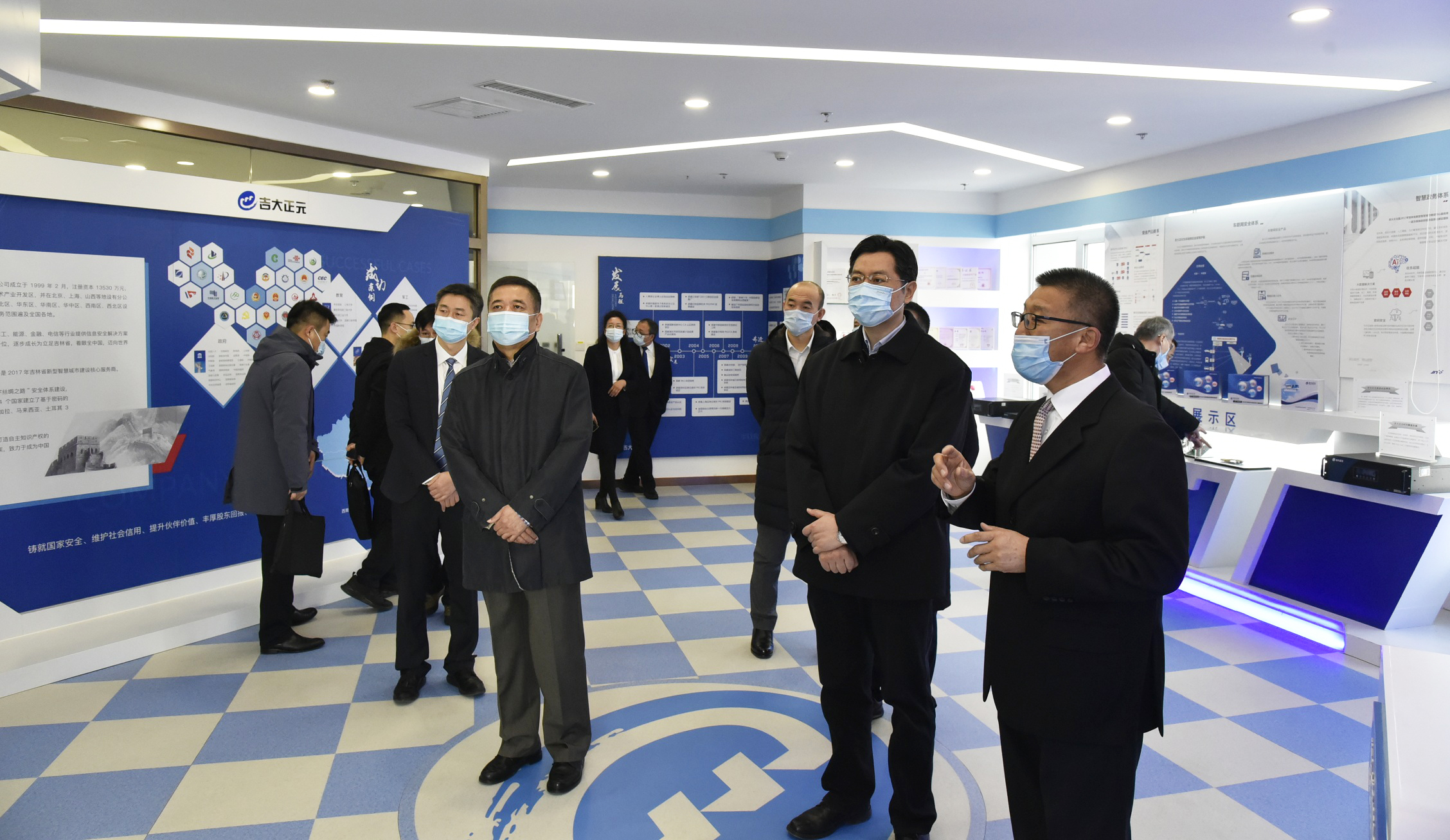 蔡东副省长到电子游艺网走访慰问