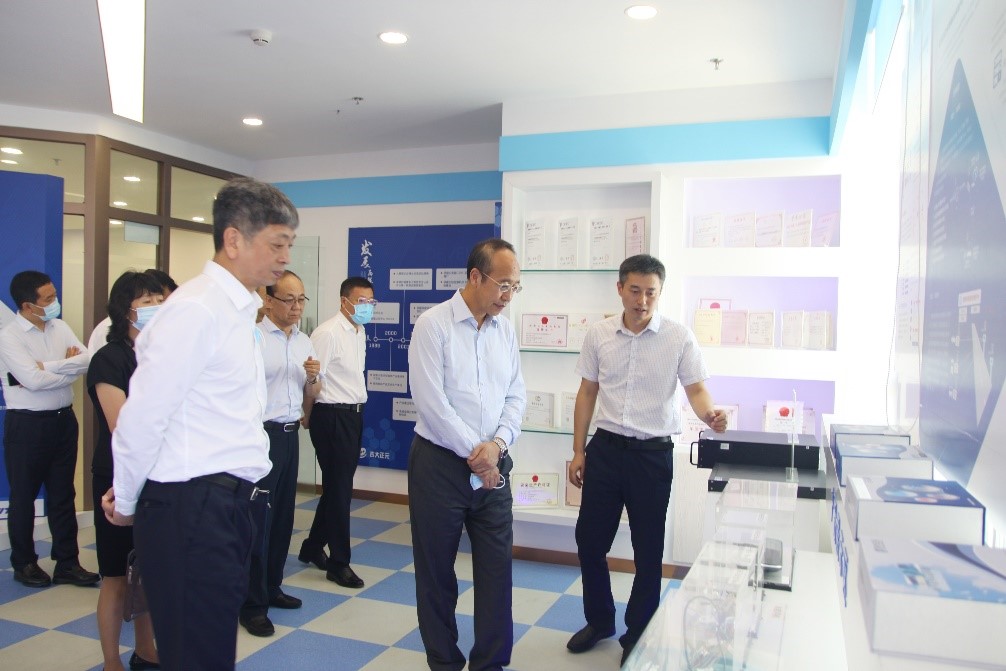 省委常委、常务副省长吴靖平到电子游艺网调研